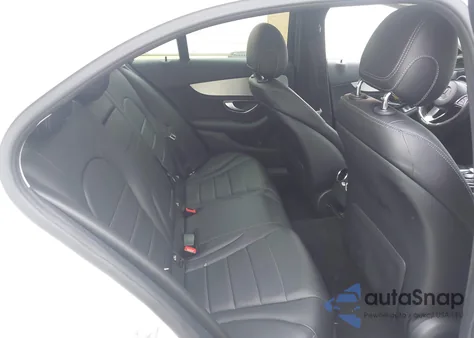 2016 Mercedes-Benz C 300 4Matic z USA, uszkodzony, nr VIN 55SWF4KB6GU098668